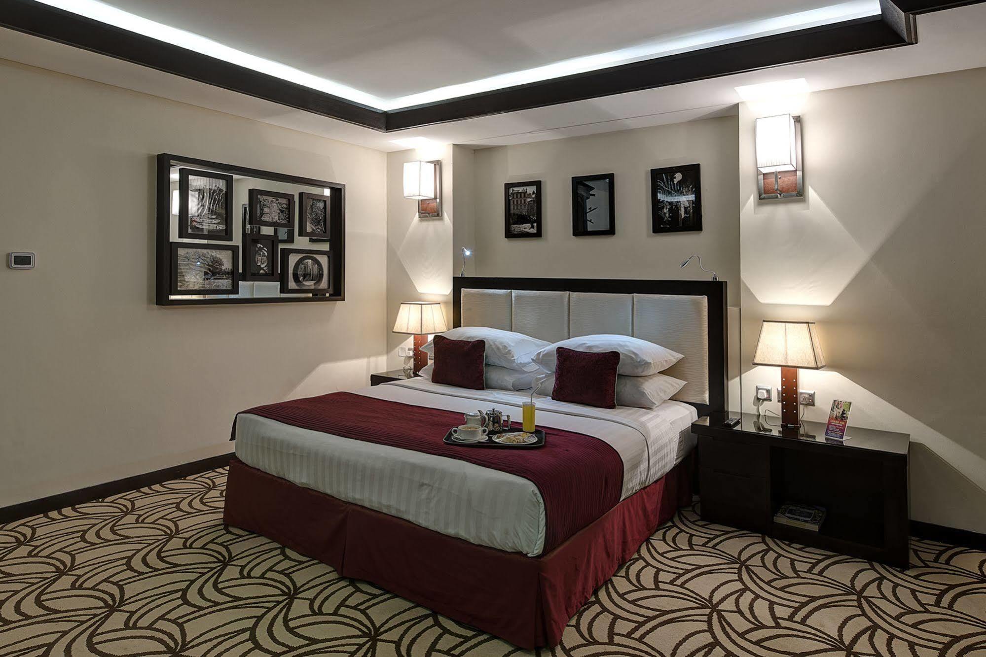 Raintree Rolla Hotel Дубай Экстерьер фото