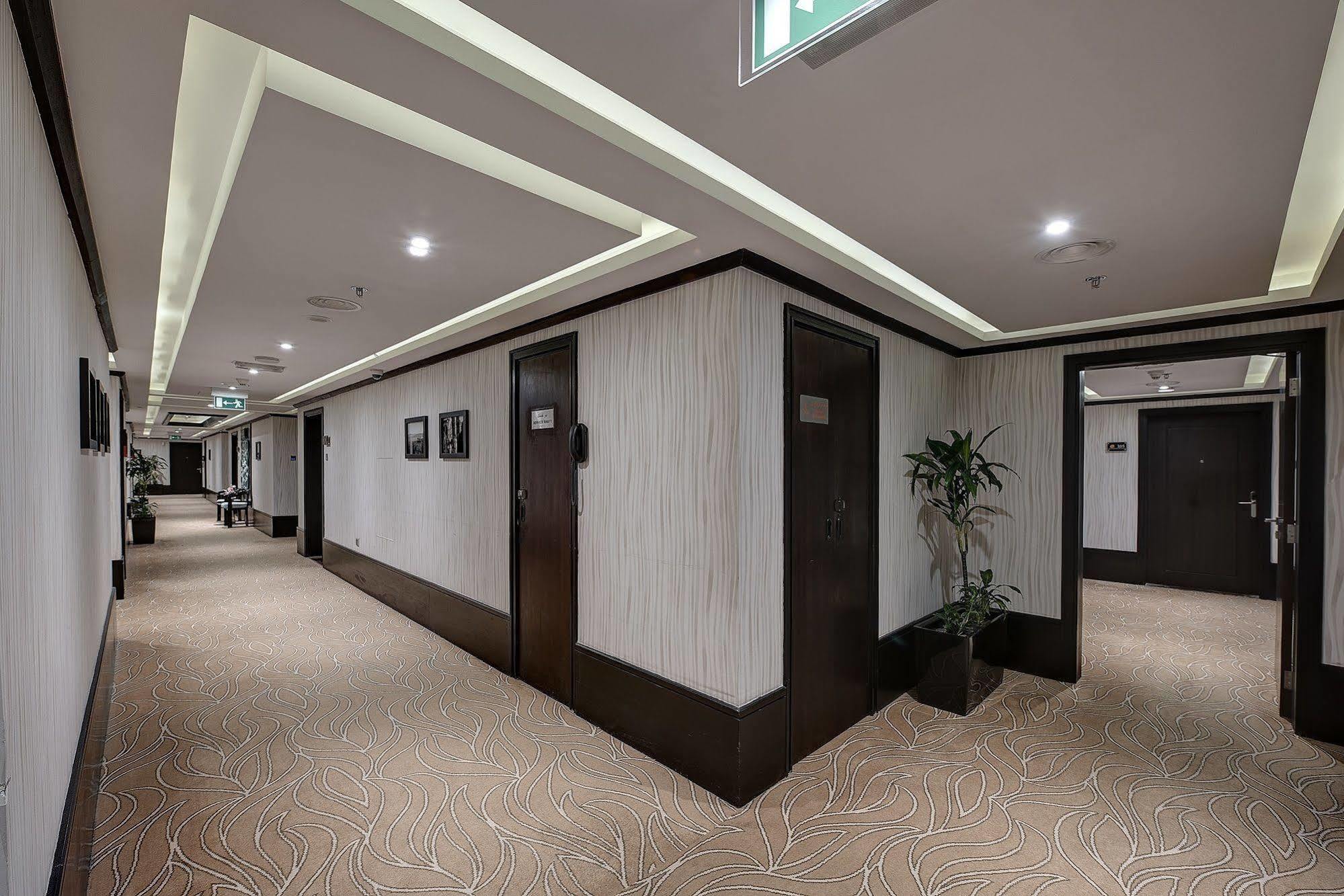 Raintree Rolla Hotel Дубай Экстерьер фото